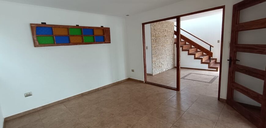 VENTA CASA 5 DORMITORIO 3 BAÑOS 1 OFICINA 2 SALAS ESTAR – CONDOMINIO – LA SERENA