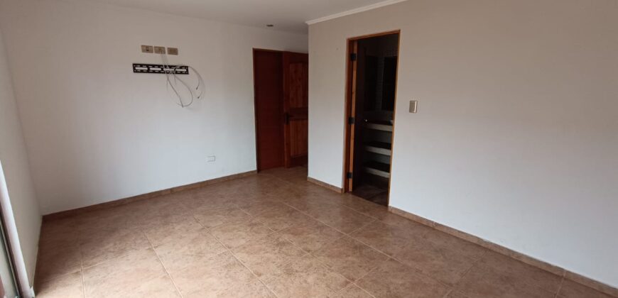 VENTA CASA 5 DORMITORIO 3 BAÑOS 1 OFICINA 2 SALAS ESTAR – CONDOMINIO – LA SERENA