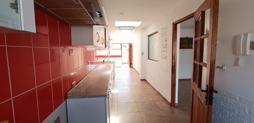 VENTA CASA 5 DORMITORIO 3 BAÑOS 1 OFICINA 2 SALAS ESTAR – CONDOMINIO – LA SERENA