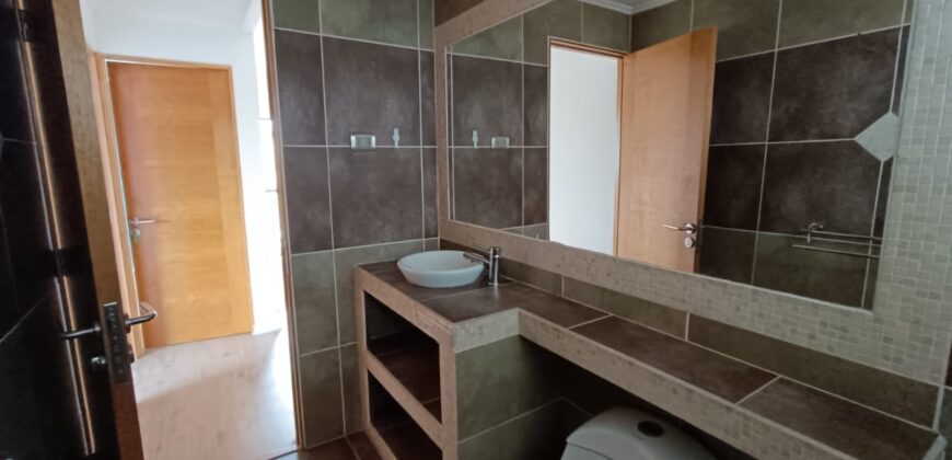 VENTA CASA 5 DORMITORIO 3 BAÑOS 1 OFICINA 2 SALAS ESTAR – CONDOMINIO – LA SERENA