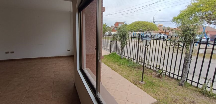 VENTA CASA 5 DORMITORIO 3 BAÑOS 1 OFICINA 2 SALAS ESTAR – CONDOMINIO – LA SERENA